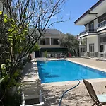 Ξενοδοχείο με διαμερίσματα Begonvil Garden *